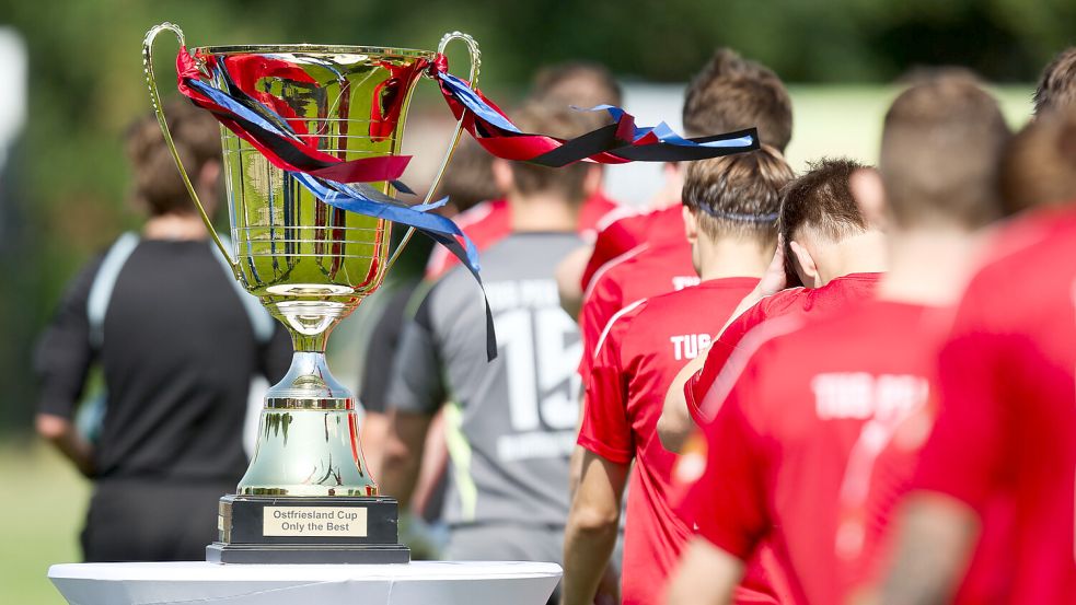 Beim Ostfriesland-Cup geht es um weitaus mehr als um einen großen Pokal – es winken hohe Prämien. Foto: Jens Doden, Emden