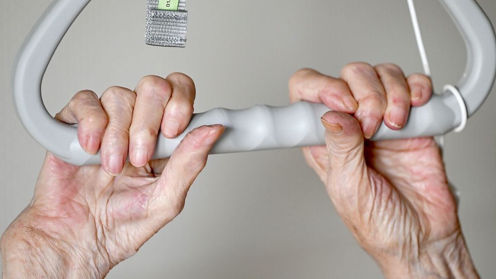 „Mit zunehmender Lebenserwartung werden zunehmend viele Jahre bei schlechter Gesundheit verbracht“, heißt es in einer neuen Studie. (Archivbild) Foto: Arne Dedert
