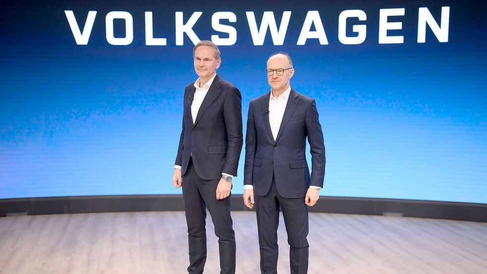 Konzernchef Oliver Blume (l.) präsentiert zusammen mit seinem Finanzvorstand Arno Antlitz die Zahlen fürs erste Halbjahr. (Archivfoto) Foto: Julian Stratenschulte