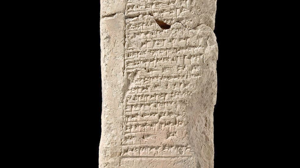 Ein Ziegelfragment von der Zikkurat in Babylon mit der Inschrift des Königs Nebukadnezar II. Foto: Olaf M. Teßmer/Staatliche Musee
