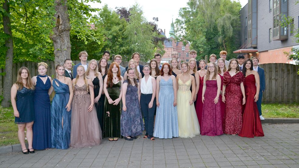 MIt dem Abitur in der Tasche hatten die Absolventinnen und Absolventen des Gymnasiums an der IGS Aurich allen Grund, fröhlich zu feiern. Foto: privat