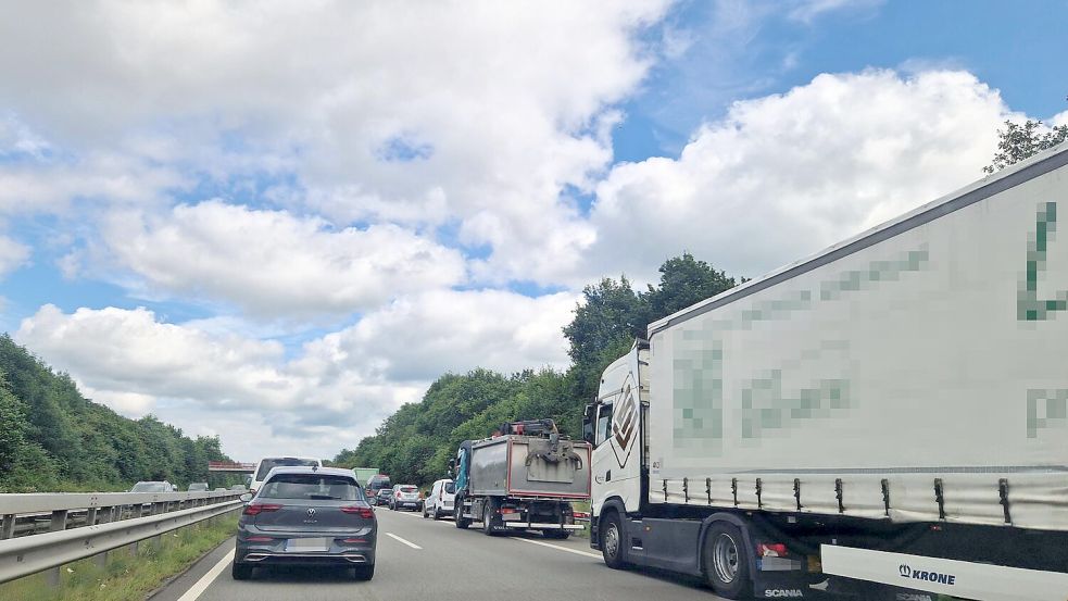 Die Autobahn 28 ist nach einem Unfall gesperrt. Foto: privat