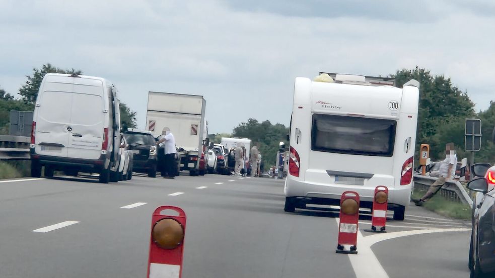 Die Autobahn 28 war nach einem Unfall gesperrt. Es gab Stau. Foto: privat