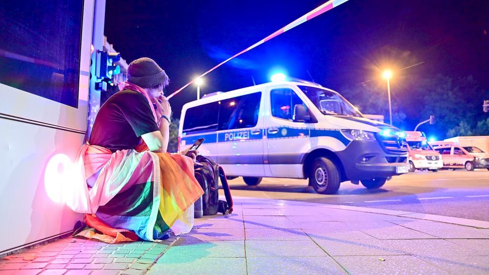 Trauer beim Christopher Street Day in Berlin. Foto: Sebastian Gollnow/dpa