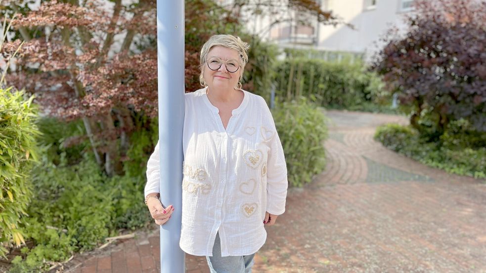 Halt und Hilfe: Konstanze Wehrmeyer berät Menschen mit Demenz und ihre Angehörigen bei der Alzheimer Gesellschaft in Osnabrück. Foto: Anne Spielmeyer