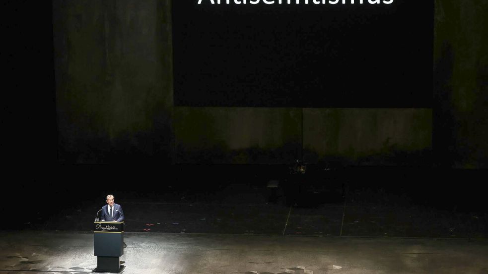 Friedman bei seiner Rede im Festspielhaus. Foto: Daniel Löb