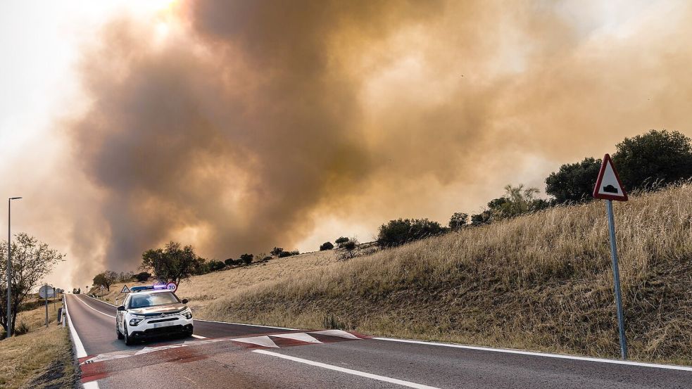 Befürchtet wird, dass sich die Brände in Spanien noch ausweiten. Foto: Carlos Luján/EUROPA PRESS/dpa