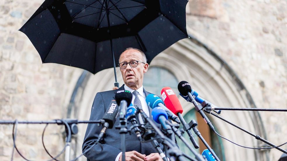 Friedrich Merz: Nicht von Taten wie Angriff beim CSD einschüchtern lassen. Foto: Christoph Soeder/dpa
