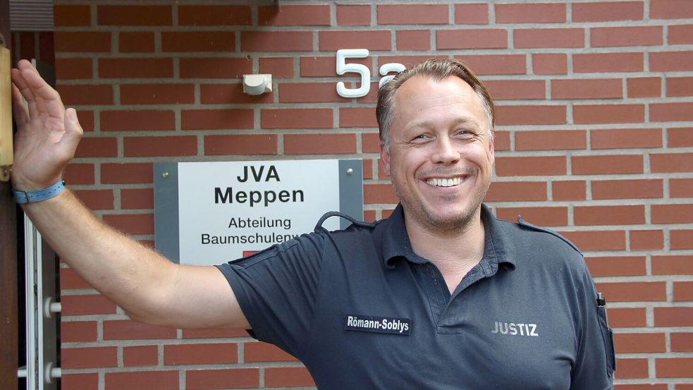Michael Römann-Soblys ist stellvertretender Abteilungsleiter des Offenen Volzugs der JVA Meppen. Den Skandal um das Alkohol-Video aus der EInrichtung hat seine Kollegin und ihn getroffen. Foto: Tim Prahle