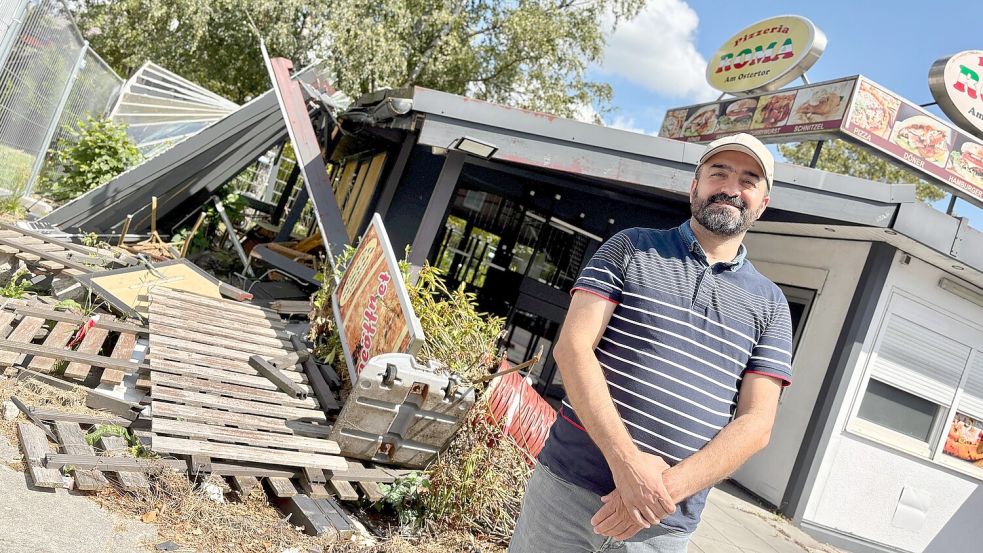 Mohammed Mohammed betreibt die Pizzeria Roma in Remels. Foto: Lars Löschen
