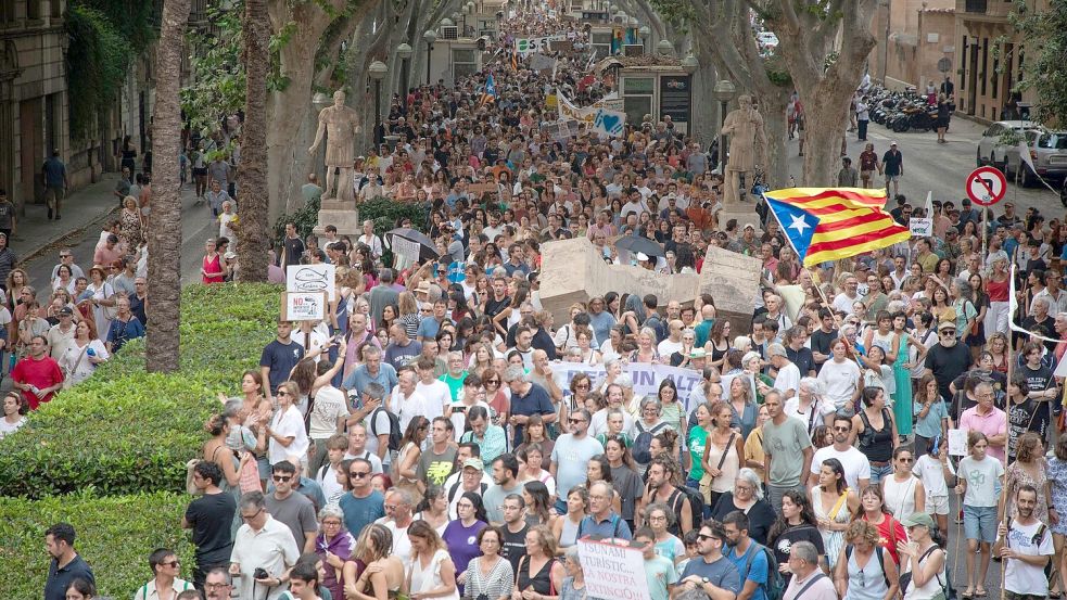 Die Kundgebung fand unter dem Motto „Mallorca am Limit!“ statt. Foto: Clara Margais