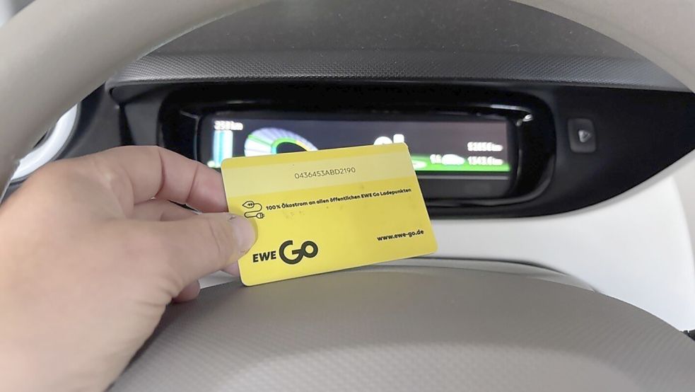 Wer mit dem Tarif von EWE Go Strom tanken will, muss seine Zahlungsdaten aktualisieren. Das sorgt für Irritationen bei einigen Nutzern. Foto: Melanie Hanz