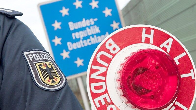 Zwei Personen, die per Haftbefehl gesucht wurden, konnten von der Bundespolizei festgenommen werden. Symbolfoto: Bundespolizei