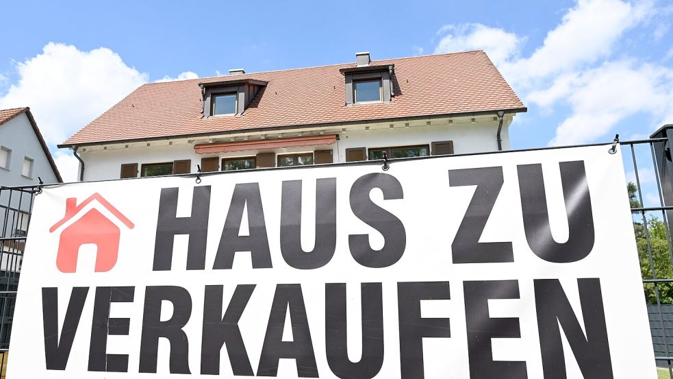 Bei den Hauspreisen gibt es in Deutschland riesige Unterschiede: In den großen Metropolen für die Mehrheit unbezahlbar, in strukturschwachen Regionen im Norden und Osten günstig. (Symbolbild) Foto: Bernd Weißbrod
