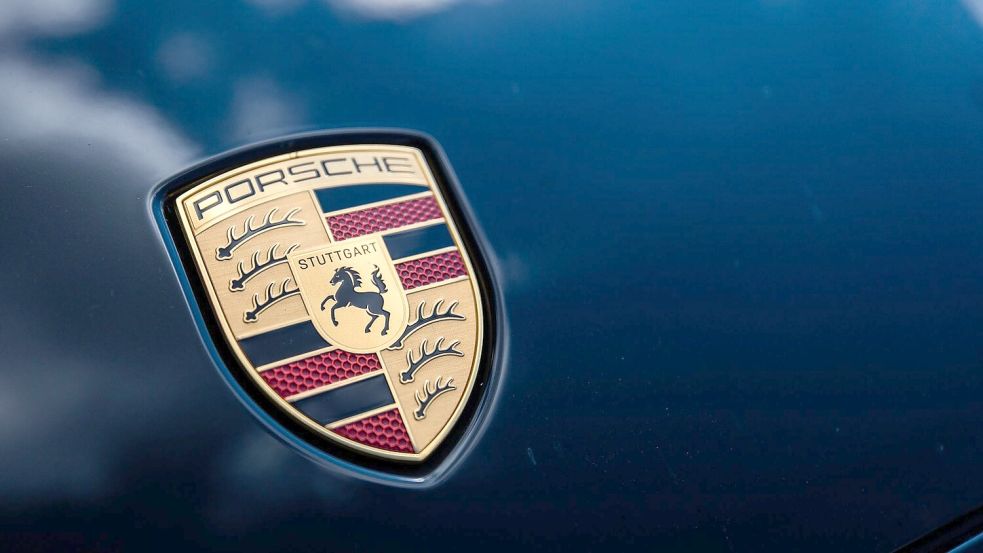 Der Gewinn von Porsche ist im ersten Halbjahr wieder gestiegen. Ein Grund zur Entwarnung ist das aber nicht. (Archvibild) Foto: Christoph Schmidt