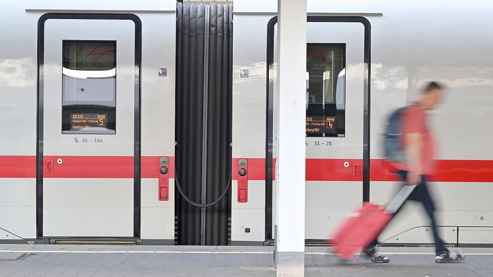 Die Bahn dürfte auch vom Anstieg der Spritpreise profitiert haben. (Archivbild) Foto: Peter Kneffel