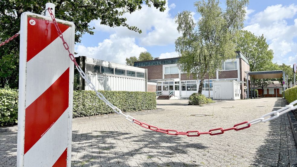 Das Gebäude des ehemaligen Straßenverkehrsamtes an der Ringstraße in Leer soll für die neue Rettungswache abgerissen werden. Foto: Klaus Ortgies