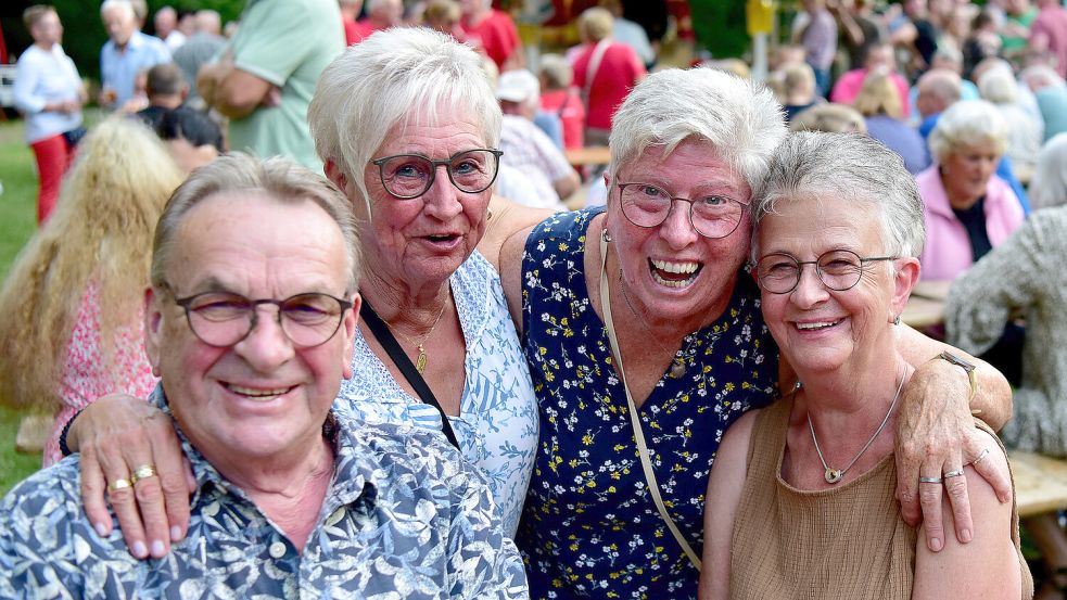 Bei sommerlichen Temperaturen war die Stimmung auf Gut Stikelkamp ausgelassen. Foto: Melchert Stromann