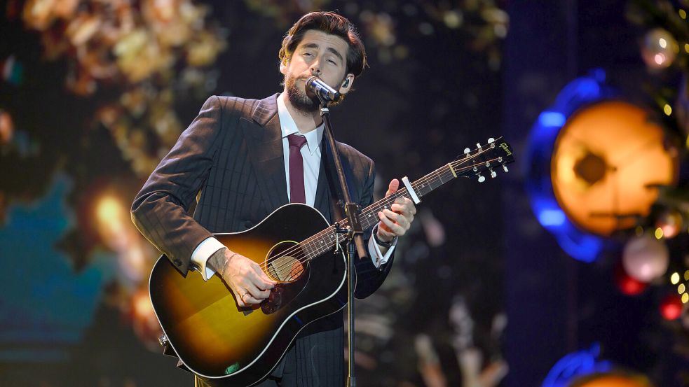 Alvaro Soler kommt nach Wiesmoor. Das Foto zeigt ihn bei einem Auftritt im Rahmen der José Carreras Gala in Leipzig. Foto: Hendrik Schmidt/dpa