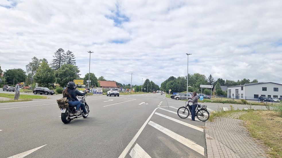 Kreisel oder Ampel? Nach einem Antrag der SPD-Fraktion in Weener soll geprüft werden, welche Variante die bessere ist und sich schnell umsetzen lässt. Foto: Tatjana Gettkowski