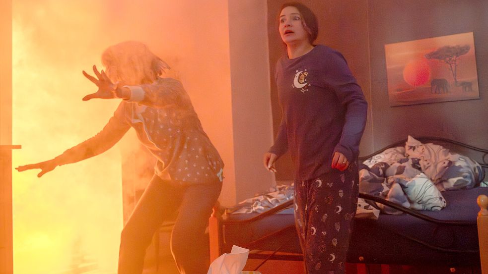 In der ZDF-Sendung „Aktenzeichen XY...ungelöst“ wurde die Brandstiftung auf Borkum Anfang Mai 2026 szenisch nachgestellt. Foto: Saskia Pavek/ZDF/Archiv