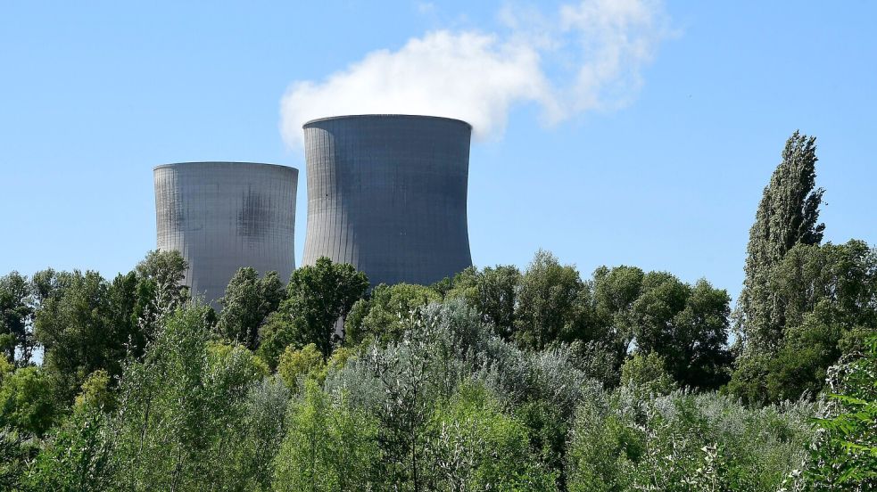 In deutschen Medien wurde viel darüber berichtet, dass die französischen Atomreaktoren wegen der Hitze runtergefahren werden mussten. Ja, aber das ist nur die eine Seite der Medaille. Foto: IMAGO/Romain Doucelin / SOPA Images