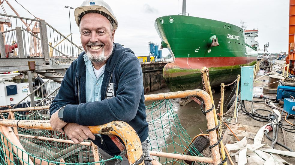 Friedrich „Fidi“ Maas auf dem EWG-Gelände in Emden. Foto: Klaus Ortgies