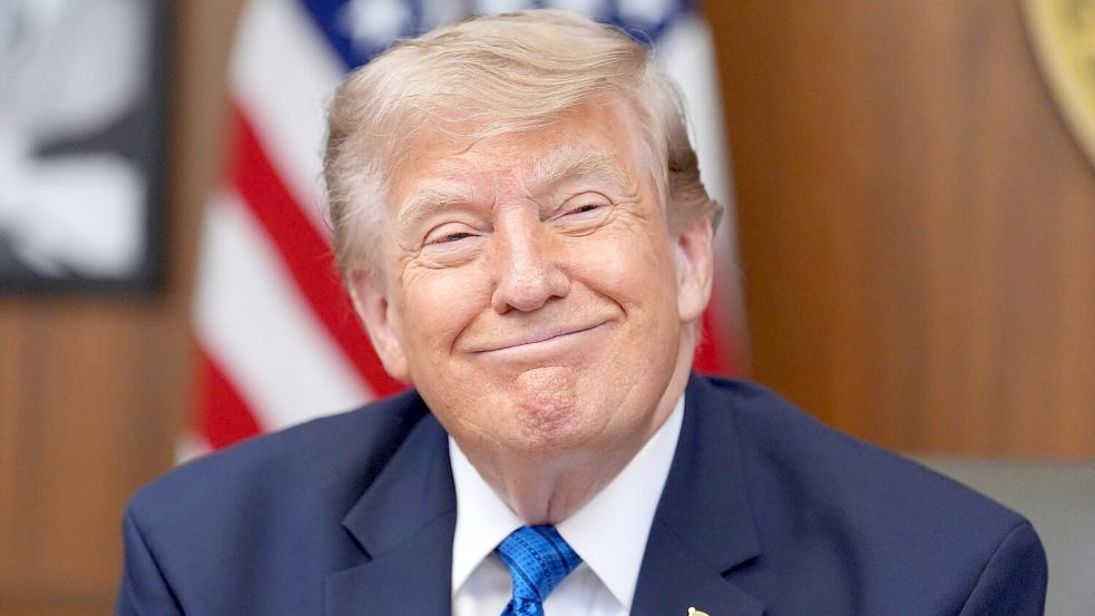 Noch mehr Amerikaner sollen neue Pässe mit Donald Trumps Abbild bekommen. Foto: Jacquelyn Martin