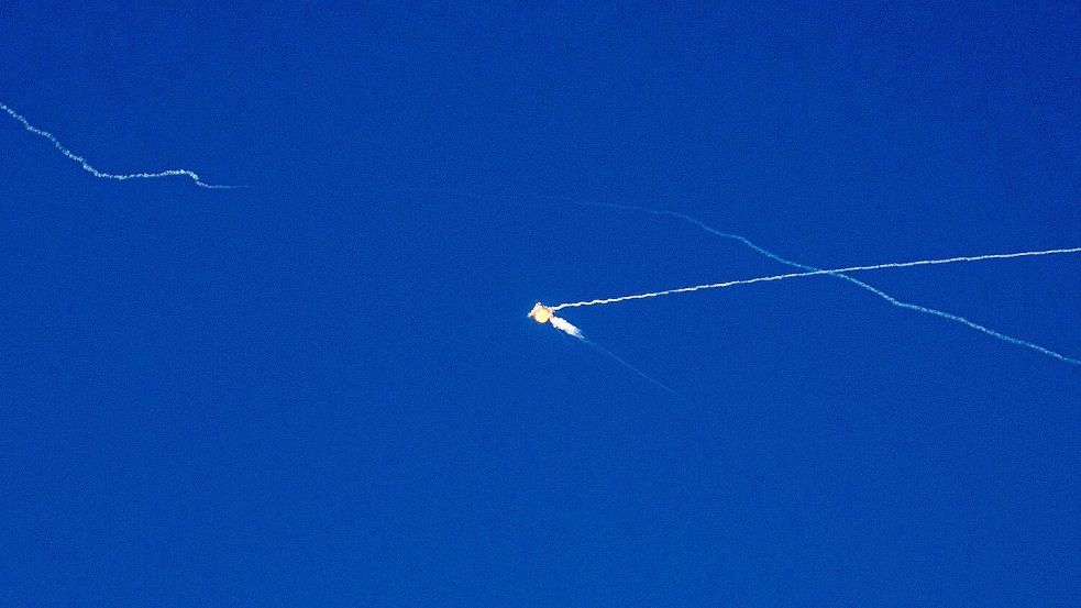 Bei einem erneuten Raketenangriff Russlands auf die Ukraine sterben wieder mehrere Menschen. (Archivbild) Foto: Evgeniy Maloletka