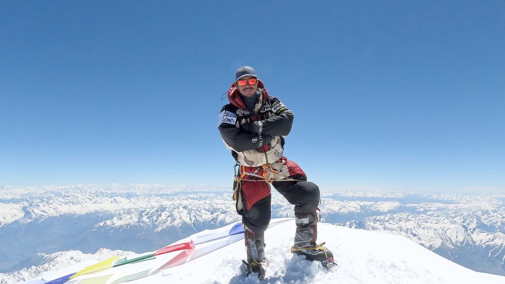 Dieses undatiertes Archivfoto (ursprünglich am 29.10.19) zeigt Purja auf dem Gipfel des Nanga Parbat. (Archivbild) Foto: Nirmal Purja