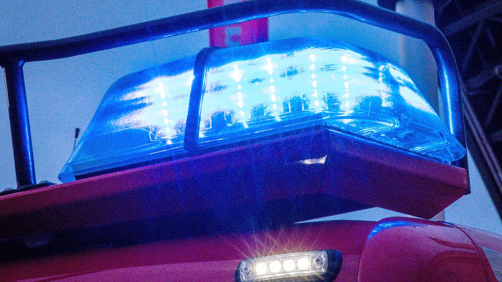 In der Nacht zu Sonntag geriet eine Terassenüberdachung in Norden in Brand.