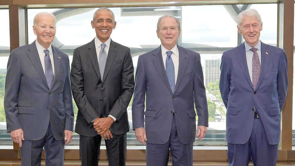 Biden, Obama, Bush und Clinton – nur ein noch lebender US-Präsident fehlt. (Archivbild) Foto: Pablo Martinez Monsivais