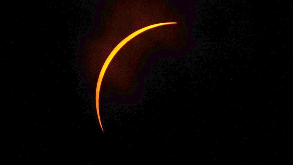 Der Mond befindet sich nahe der totalen Bedeckung der Sonne während einer totalen Sonnenfinsternis - gesehen 2024 von Eagle Pass, Texas. (Archivbild) Foto: Eric Gay/AP