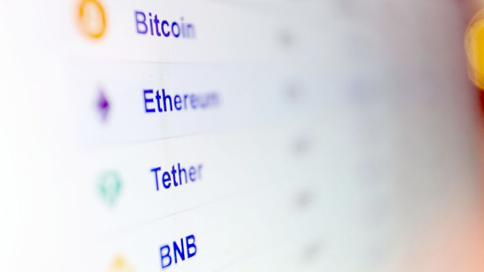 Anleger, die ihr Geld in Bitcoin und andere Kryptowährungen investiert haben, müssen sich in Geduld üben. (Symbolbild) Foto: Karl-Josef Hildenbrand