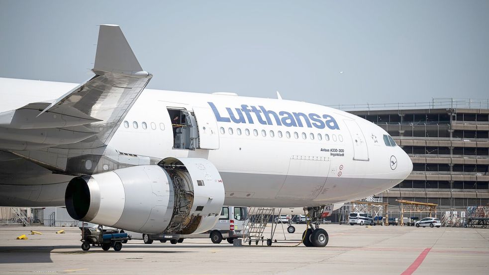 Lufthansa verbucht im zweiten Quartal infolge der stark gestiegenen Kerosinpreise einen herben Gewinneinbruch. Foto: Hannes P. Albert