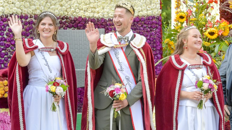 Das Blütenfest ist weit über die Grenzen Wiesmoors hinaus bekannt. Im vergangenen Jahr gab es den ersten Blütenkönig, Henrik Broers alias Helenium I. Foto: Klaus Ortgies/Archiv