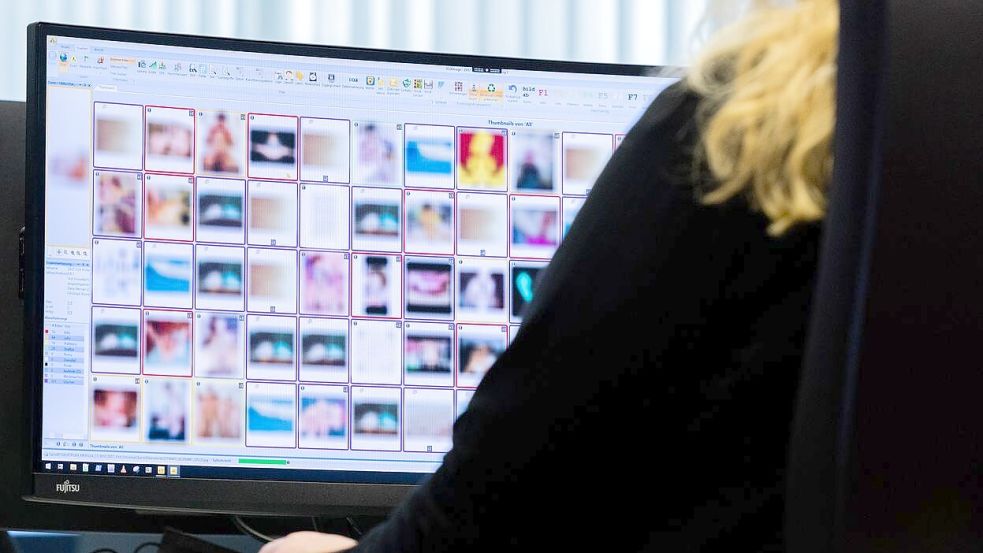 Die Beamten müssen sichergestellte Dateien sichten. Symbolfoto: Rolf Vennenbernd/DPA