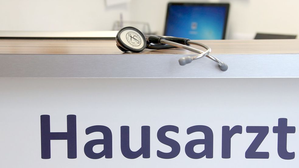 Wie kann die medizinische Versorgung in Hinte gesichert werden? Dazu haben die Parteien vor der Kommunalwahl Stellung bezogen. Symbolbild: Stephan Jansen/dpa