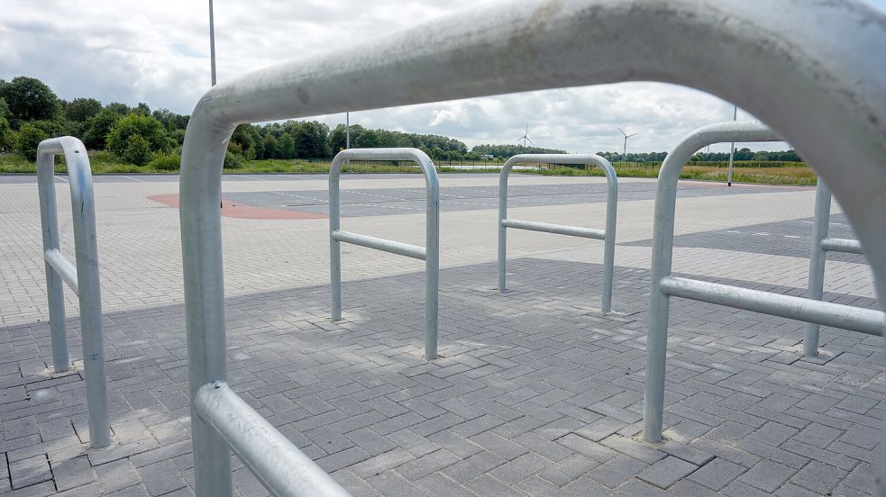 Fahrradbügel und Stellflächen: So sieht es auf einer Fläche im Gewerbegebiet Benzstraße aus. Foto: Klaus Ortgies
