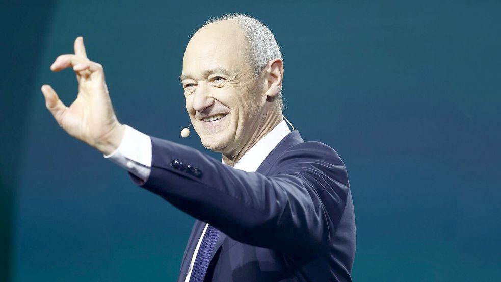 Siemens-Chef Roland Busch kann sich über steigende Gewinne freuen. (Archivbild) Foto: Moritz Frankenberg