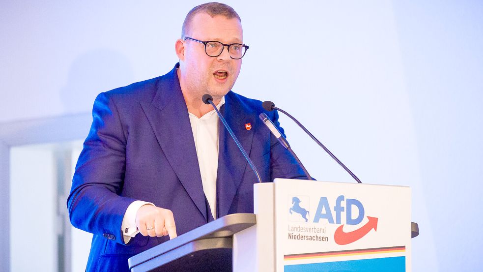 Laut Medienberichten gibt es weitere Ermittlungen gegen den niedersächsischen AfD-Landeschef und Landtagsabgeordneten Ansgar Schledde. Foto: Moritz Frankenberg/DPA