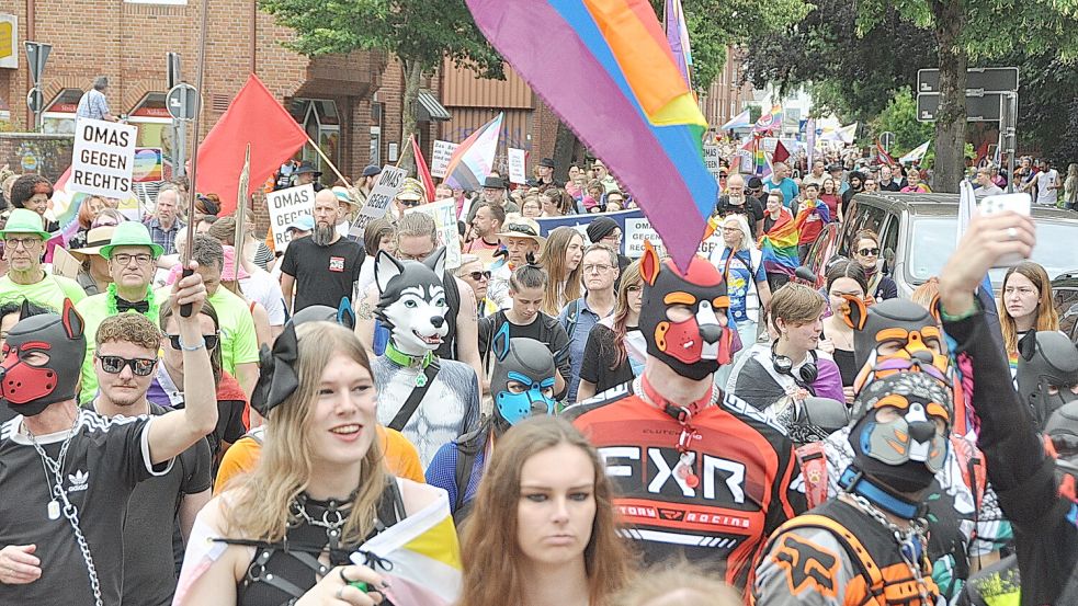 Mehr als 1000 Leute waren 2025 beim CSD in Leer unterwegs. Foto: Bodo Wolters/Archiv