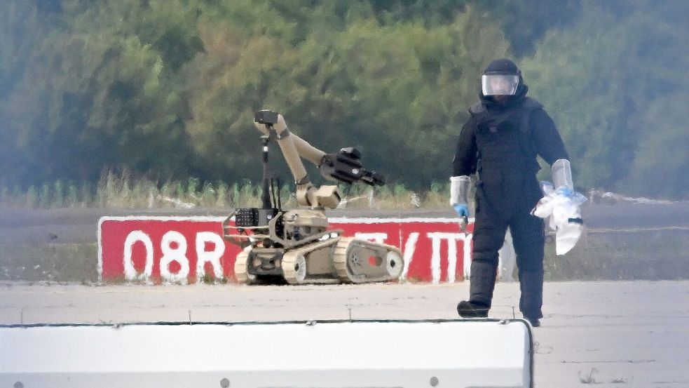 Ein Sprengroboter kam nach dem Fund am Mittwoch zum Einsatz. (Archivbild) Foto: Hendrik Schmidt/dpa