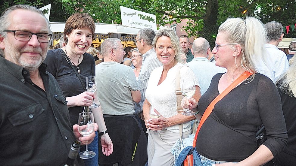 Gute Stimmung herrschte 2025 beim Weinfest in Leer. Foto: Bodo Wolters/Archiv