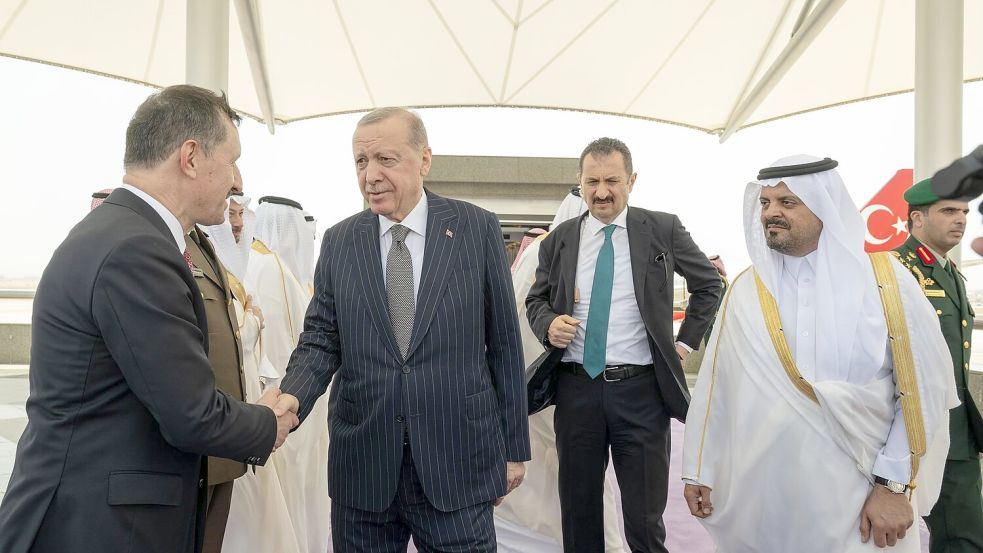 Der türkische Präsident Recep Tayyip Erdogan trifft zu Gesprächen in Saudi-Arabien ein. Foto: Mshibli/Saudi Press Agency/dpa