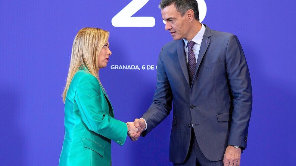 Spaniens linke Regierung von Ministerpräsident Pedro Sánchez hat Italien ultimativ aufgefordert, vorübergehend eingeführte Grenzkontrollen für aus Spanien kommende Reisende wieder aufzuheben. (Archivbild) Foto: Manu Fernandez/AP/dpa