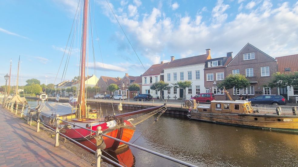 Der Hafen mit seinen Traditionsschiffen und historischen Häusern zieht viele Besucher an. Foto: Tatjana Gettkowski