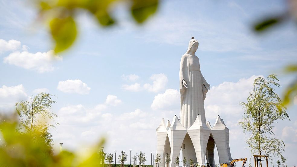 Die riesige Marienstatue im polnischen Dorf Konotopie gilt als die größte Europas. Foto: Agnieszka Bielecka