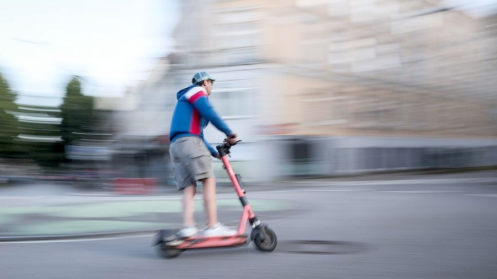 Private E-Scooter erfreuen sich wachsender Beliebtheit in Deutschland. (Archivbild) Foto: Christian Charisius