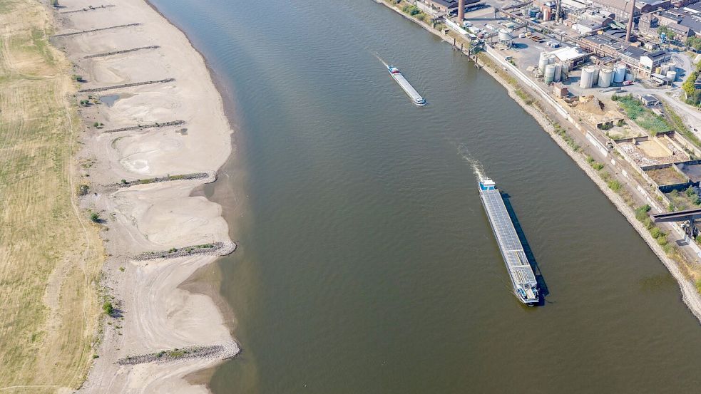 Seit Wochen führt der Rhein zu wenig Wasser. (Archivbild) Foto: Christoph Reichwein